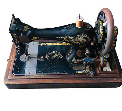 Vintage Antique Singer Sewing Machine 28K VS Hand Crank & Wooden Case • 88.05€