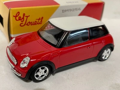 SOLIDO New Mini 1:43 Diecast Modelcar - Image 1 of 4