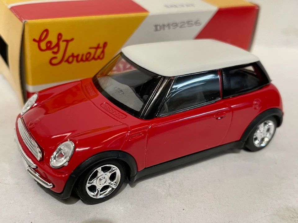 SOLIDO New Mini 1:43 Diecast Modelcar - Image 1 of 4