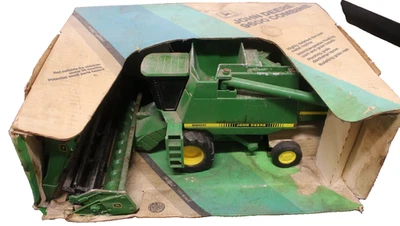 Vintage 1989 Ertl Collector Edition 1/28 Scale John Deere 9600 Combine - Image 1 of 4