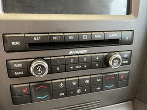 Panel de control de radio para equipos de audio con asientos térmicos para 11-14 Mustang 926703 - Imagen 1 de 12