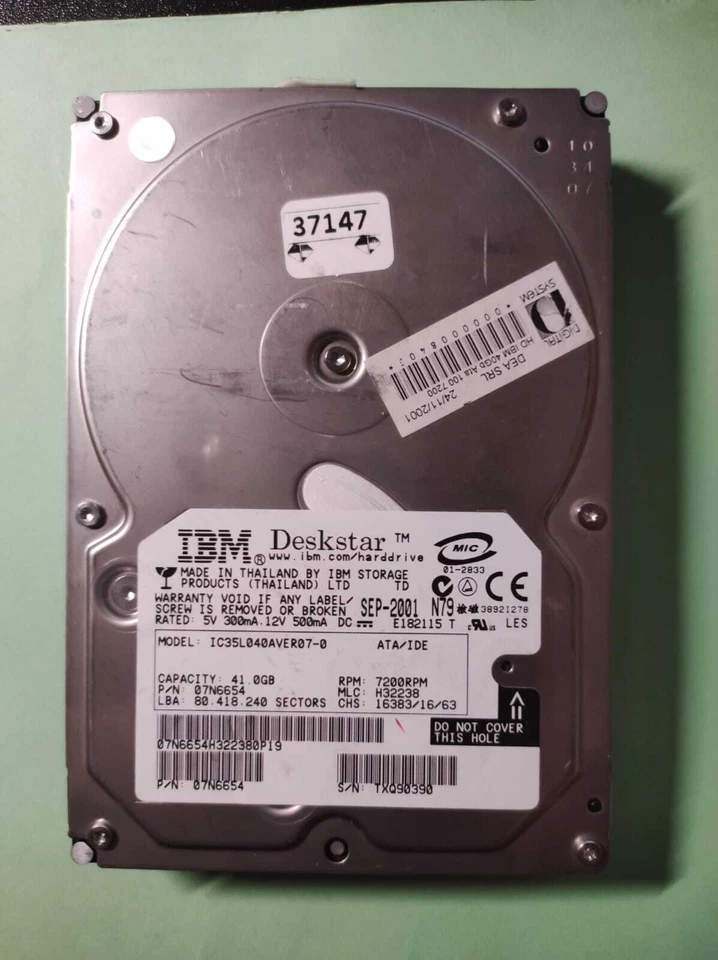 Hard Disk IBM Deskstar 40GB,Internal,7200RPM IDE 3.5" x Desktop - Immagine 1 di 1