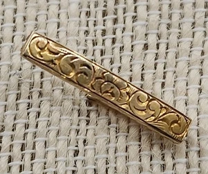 Antike 14K Gold gravierte Stab Anstecknadel Brosche - edwardianisches/viktorianisches Design Dessous - Bild 1 von 8
