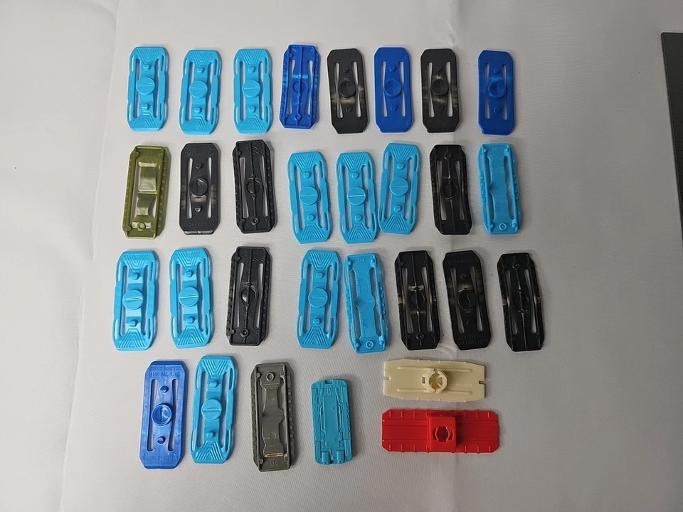 Hot Wheels Track Connectors 30 Pack - Mixed Colors - Light Blue, Grey, Black, ++ - Image 1 of 4