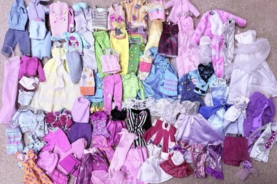 ENORME LOTE DE ROPA BARBIE VINTAGE 80+VESTIDOS Y TRAJES-80’S 90S MATTEL + VESTIDOS Foto 1 de 2