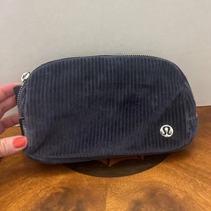 Lululemon Everywhere Gürteltasche True Navy Cord In Blau Neu mit Etikett - Bild 1 von 6