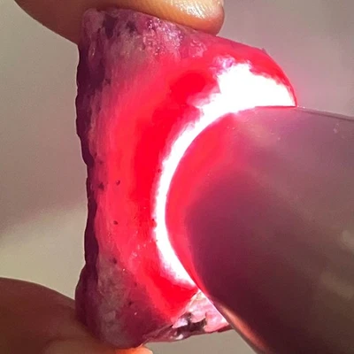 137,86 quilates - Natural 100 % sin calefacción hermoso tamaño jumbo rubí rojo áspero Madagascar Foto 1 de 4