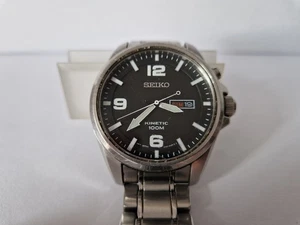 Seiko Kinetic 100 M -Black Dial -Day-Date -5M83A- For Men-41,mm-Quartz - Picture 1 of 7