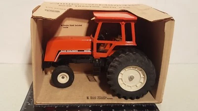 Ertl Allis Chalmers 8030 с двойками 1/16 литая копия сельскохозяйственного трактора коллекционная  - Изображение 1 из 4