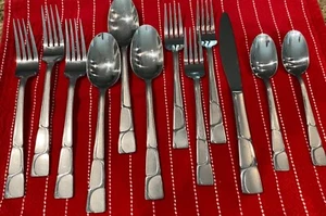 Lote de 12 piezas. Cubiertos de acero inoxidable RIVER FROSTED Hampton Signature - Imagen 1 de 6