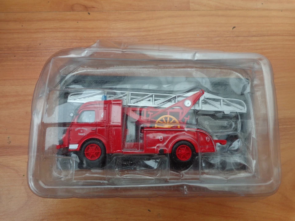 1/57 DEL PRADO AMERCOM FIRE ENGINES OF THE WORLD 1957 EP RENAULT 2T5 GUGUMUS - Image 1 of 1
