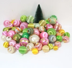 59 Boules de Noël vintage en fils de soie couleurs pastels / Pâques - Foto 1 di 8
