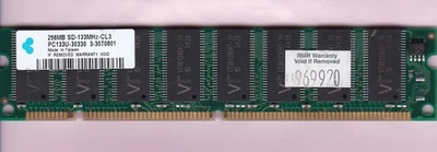 Memory Stick 256MB PC-133 KRETON SD256MBPC133 32Mx64 PC133 SDRAM DUAL RANK Foto 1 de 2