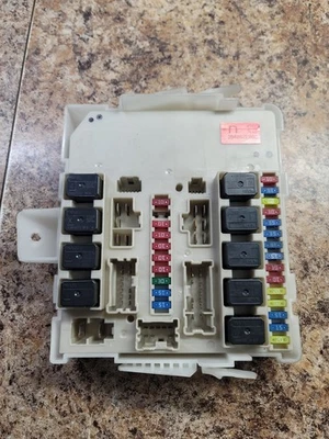 Caja de fusibles Nissan Titan Armada Frontier Xterra Pathfinder 2007-2008-2009 OEM Foto 1 de 3