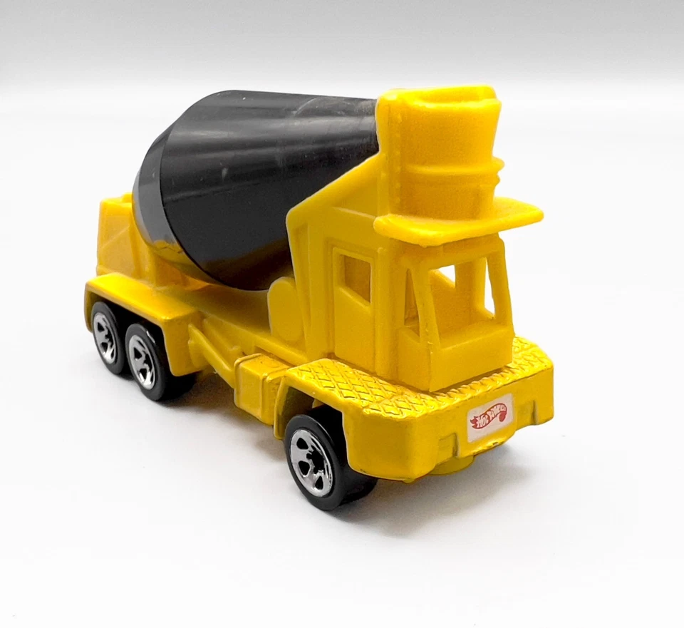 1994 Hot Wheels Yellow Oshkosh Cement Mixer Truck 80mm, Black Drum,  Bumper Logo - Image 1 of 4