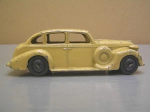 Dinky Toys 39d Buick Viceroy Saloon Cream SMOOTH Black Hubs scarce original - Picture 1 of 8