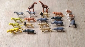 Small Plastic Animals African Safari Type Plus Gorilla And Kangaroos - Picture 1 of 10