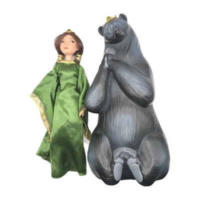 Boneca Disney Store Brave Queen ELINOR 11" e boneco de urso 13" estojo mãe TG1 - Imagem 1 de 4