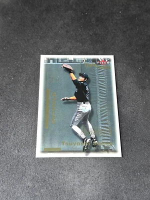 Tsuyoshi Shinjo 2001 Fleer Triple Crown RC 1980/2999 - Imagem 1 de 2