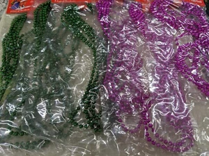 Guirnalda de cuentas vintage metálica verde y púrpura de 4 mm 54' - Imagen 1 de 4