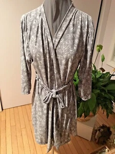 Marilyn Monroe intimates polyester blend gray floral wrap robe size S - Picture 1 of 4