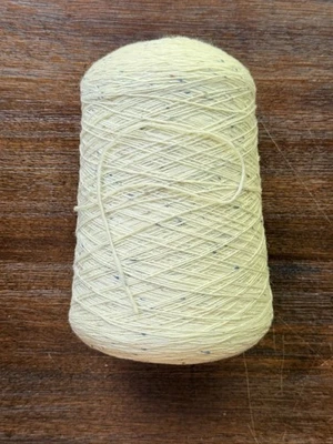 Cono de hilo 5 % alpaca 65 % lana merino moteado Neps 1/3 nm baja torsión de una sola capa UPW Foto 1 de 4