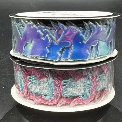 Ropa de costura artesanal iridiscente azul blanco rosa encaje unicornio adorno decorativo Foto 1 de 4