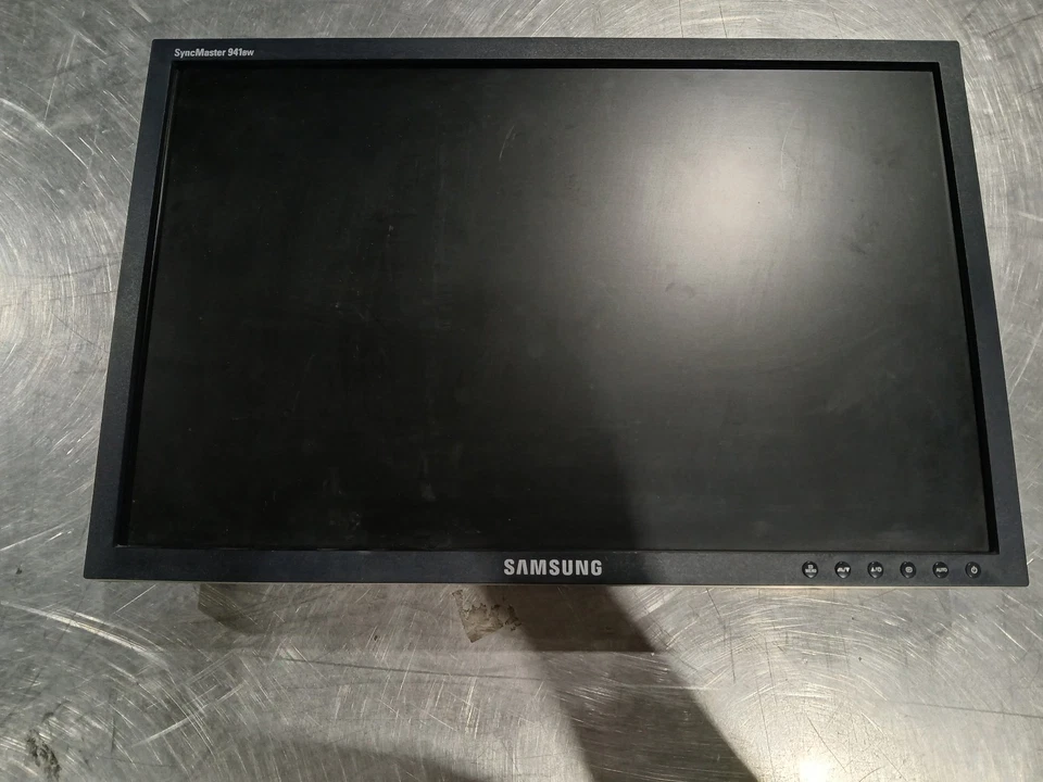 Samsung SyncMaster 941bw Monitor FOR PARTS ONLY - Image 1 of 2