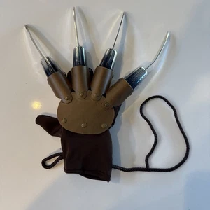 Réplica de guante Freddy Krueger - Pesadilla en Elm Street Disfraz Hoja de utilería - Imagen 1 de 5