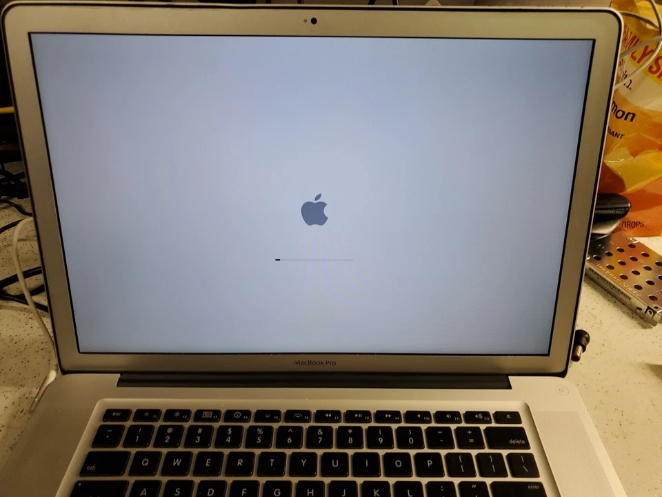 Apple MacBook Pro A1286 Intel 2 CORE 2.53GHZ 4GB RAM 320GB HDD READ AD FREE SHIP - Image 1 of 4