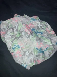 Pier 1 One Imports Bufanda Poliéster Ligera Floral Gris Rosa Azul 72” x 20” - Imagen 1 de 4
