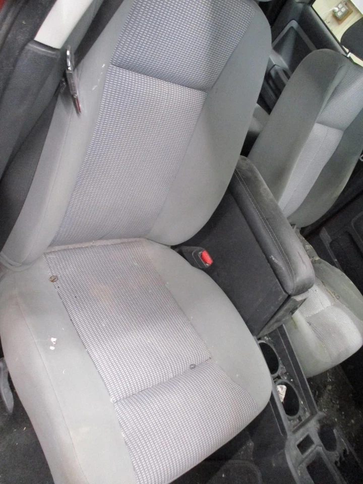 Used Front Right Seat Front fits: 2011 Ram Dakota without air bag bucket cloth m - Изображение 1 из 4