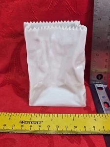 Rosenthal Tapio Wirkka 1970-80's Pop Art 'Paper Bag' Mini Vase 4" High White - Picture 1 of 3