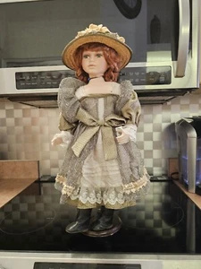 Vintage 24" Porzellan Puppe auf Ständer - Bild 1 von 2