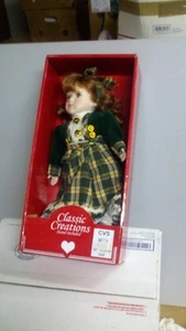 12 EN MUÑECA DE PORCELANA CREACIONES CLÁSICAS DE COLECCIÓN TODAVÍA EN CAJA SOPORTE INCLUIDO G-2 - Imagen 1 de 2
