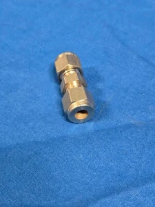 New Swagelok SS-400-6 Stainless Steel Union 1/4T x 1/4T - Picture 1 of 3
