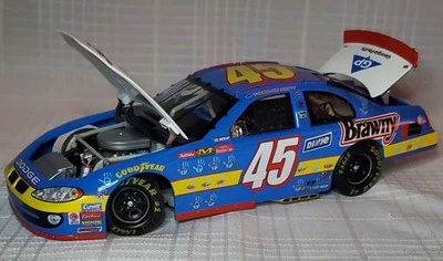 KYLE PETTY #45 Georgia Pacific / Hands to Victory 2003 Intrepid Nascar 1/24 Foto 1 de 4