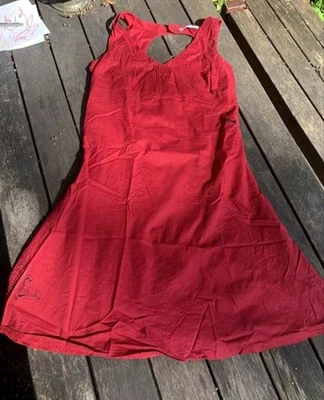 Skunkfunk Kleid rot so sexy Gr 36 schwarzer floraler Print vorne A-Linie - Bild 1 von 3