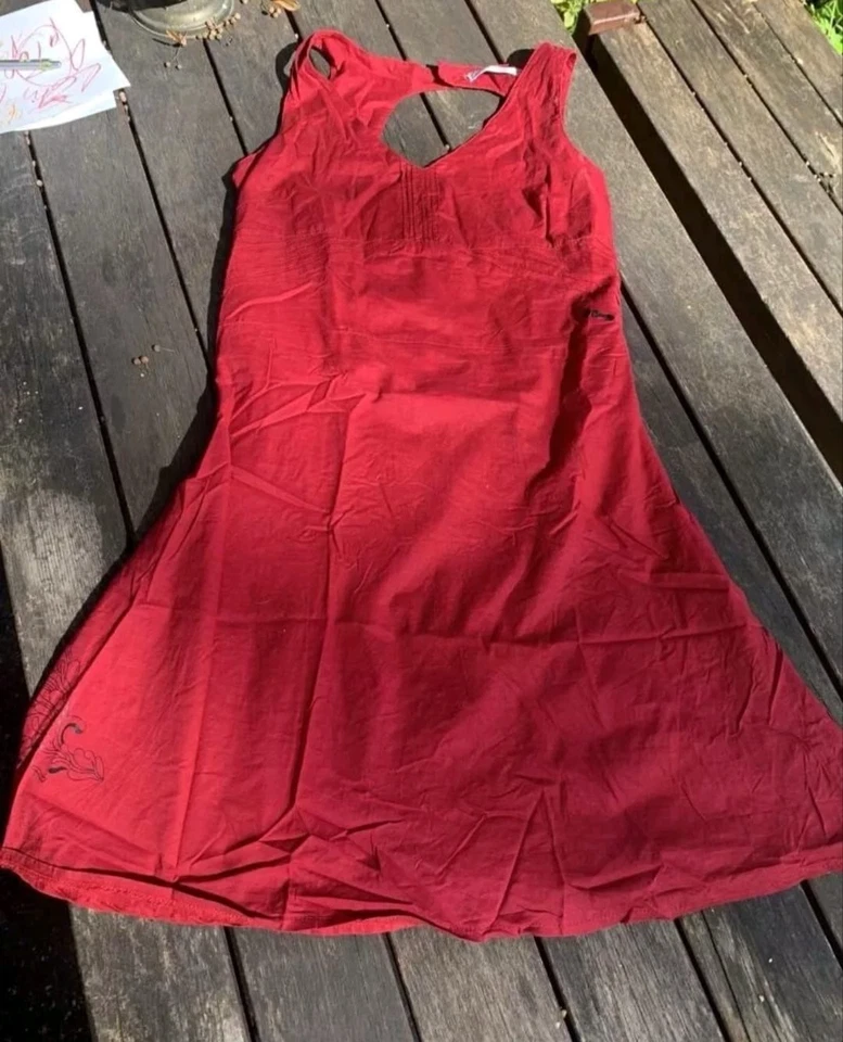 Skunkfunk Kleid rot so sexy Gr 36 schwarzer floraler Print vorne A-Linie - Bild 1 von 3