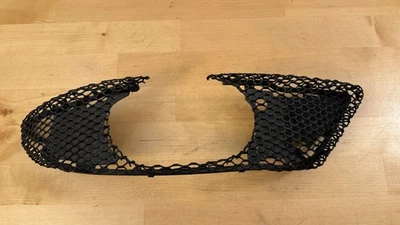 02-07 Mercedes-Benz W203 C32 AMG C230 Parachoques Luz Antiniebla Rejilla Malla Lado Derecho. Foto 1 de 4