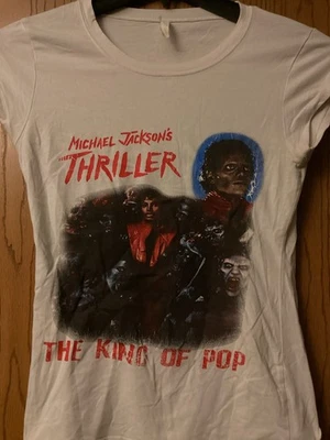 Thriller de Michael Jackson - "The King Of Pop" - Camisa Branca - Feminina - Etiqueta Desbotada - Imagem 1 de 2