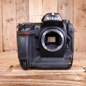 Nikon D2x Camera Body Only - Scratch on the Sensor - Spares or Repair - Picture 1 of 7