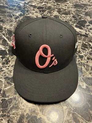 Baltimore Orioles 2021 Día de la Madre Clásico Bajo Perfil Gorra Ajustada 7 5/8 Foto 1 de 4