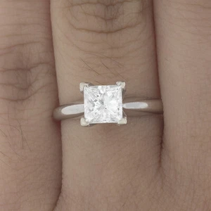 Anillo solitario de compromiso de diamantes de 1,00 quilates con certificación GIA corte princesa - Imagen 1 de 7