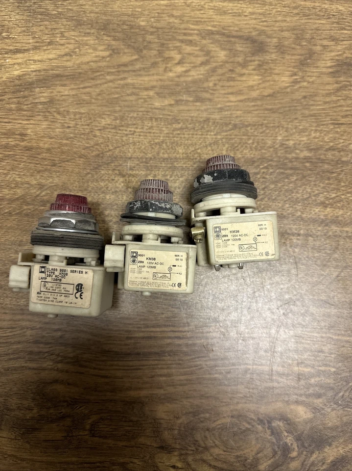 LOTE de 3 luces piloto rojas cuadradas D,9001-KM38 Foto 1 de 1