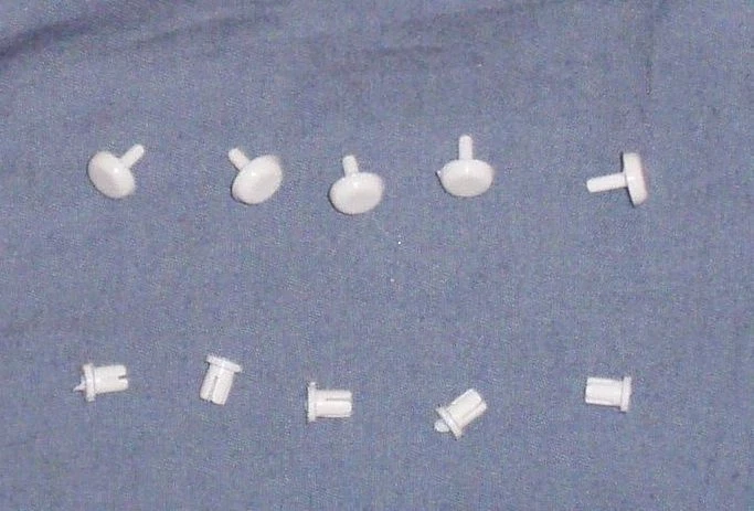 5 rebites de plástico para máquinas de tricô Brother/KnitKing - Imagem 1 de 1