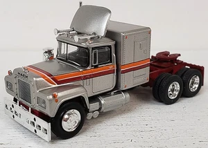 Remolque tractor Brekina Mack RS 700 escala 1/87 nuevo cabina para dormir acabado plateado - Imagen 1 de 4