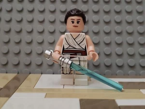 LEGO Rey Minifigure - 75279 75284 75250 Star Wars ***NEW*** - Picture 1 of 3