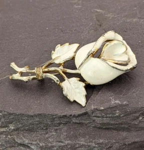 Vintage 1950's ALBERT WEISS Cream Enamel Single Rose & Gold Tone Brooch - Picture 1 of 16