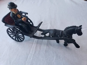Vintage Gusseisen 2 Rad Arztkutsche und Pferd mit abnehmbarem Fahrer  - Bild 1 von 13